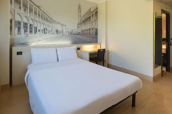 Room 18 of 49