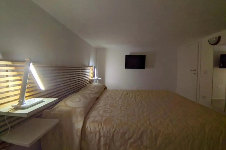 Room 5 of 13