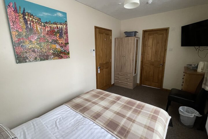 Room 13 of 94