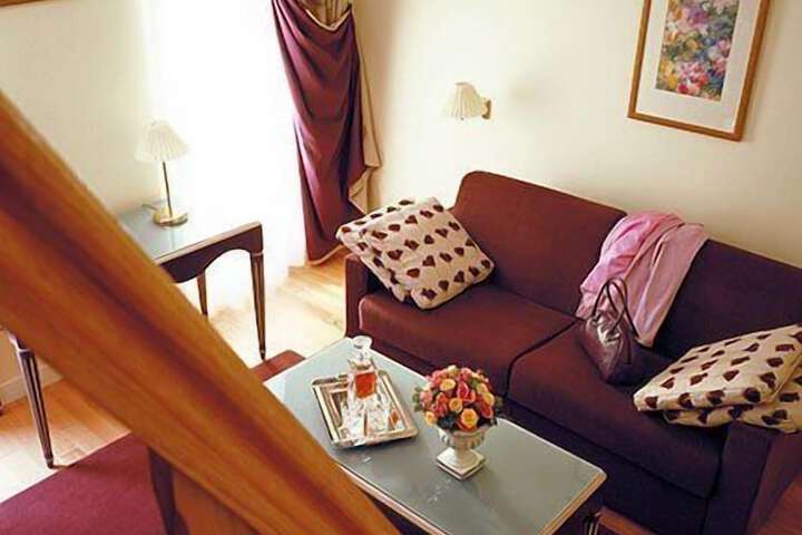 Room 19 of 38