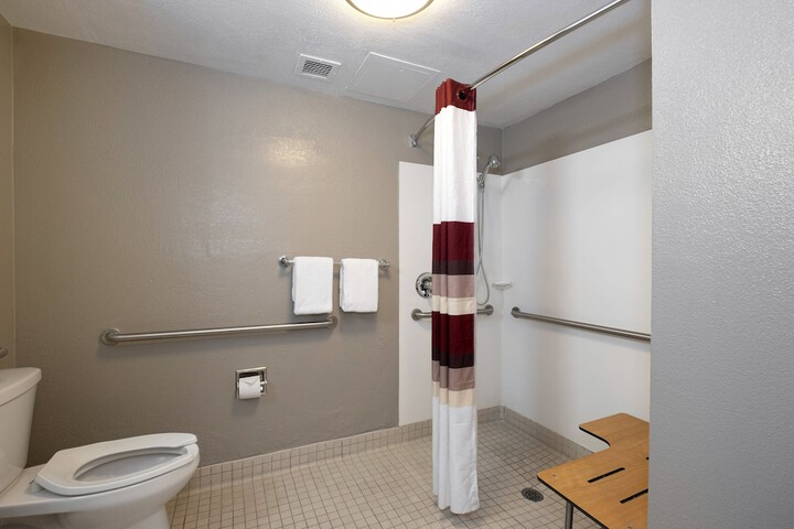 2 Double Beds Accessible (11 of 15)