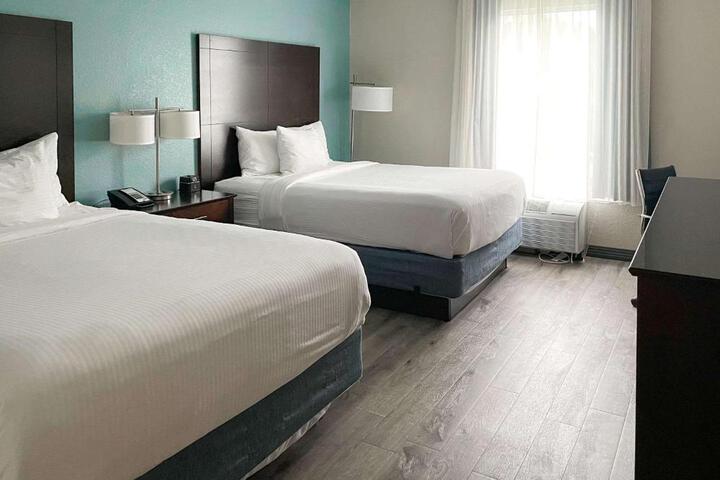 2 Double Beds Accessible (5 of 7)