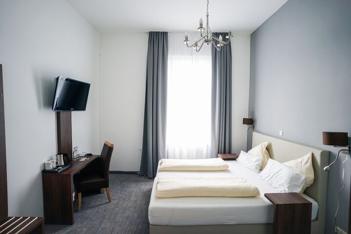 Room 35 of 89