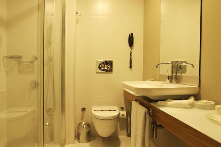Room 28 of 52