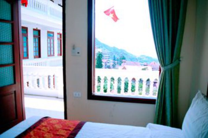 Room 5 of 33