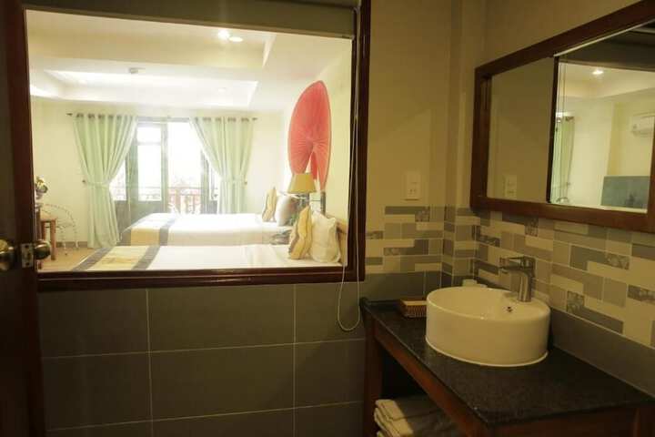 Room 28 of 67