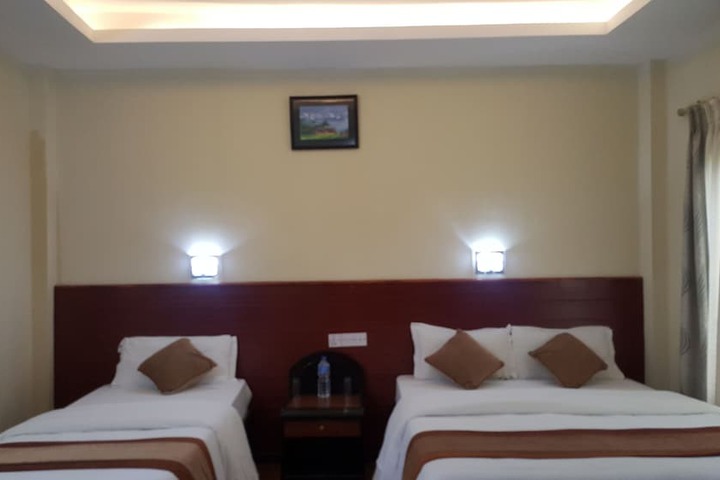 Room 8 of 34