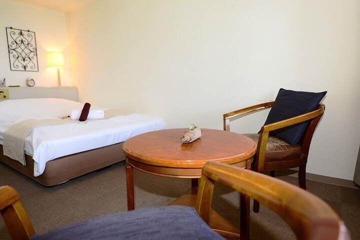 Room 4 of 42