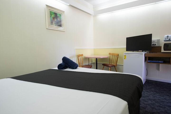 Room 3 of 64