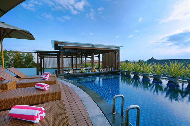 Pool Hotel