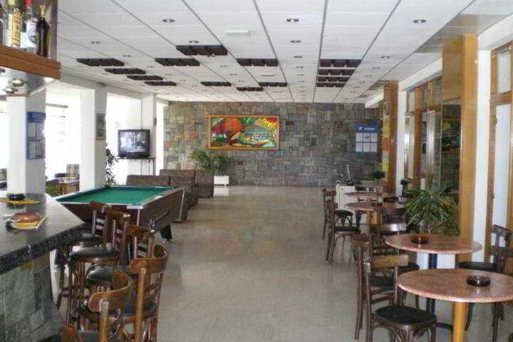 Lounge 7 of 10