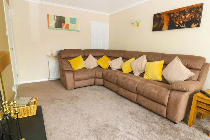 Room 4 of 12