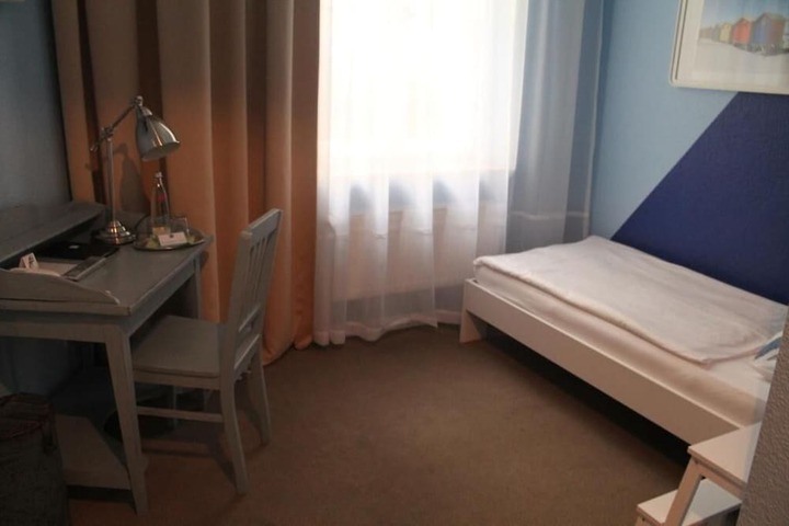 Room 3 of 33