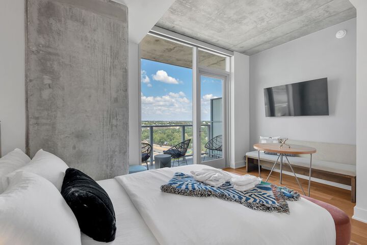 Room 45 of 860