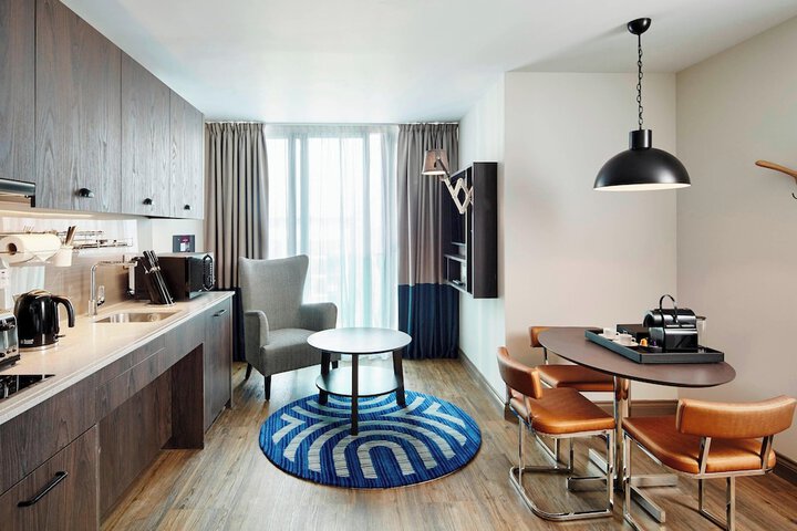 Room 4 of 44