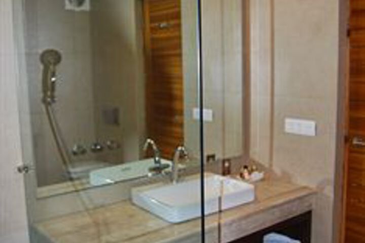 Room 3 of 48