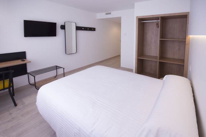 Room 8 of 38
