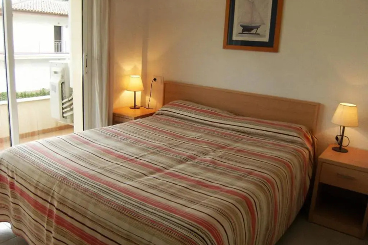 Room 4 of 12