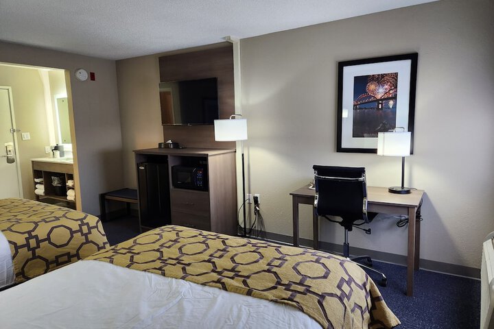 Standard Room, King or Two Doubles (1 of 12)