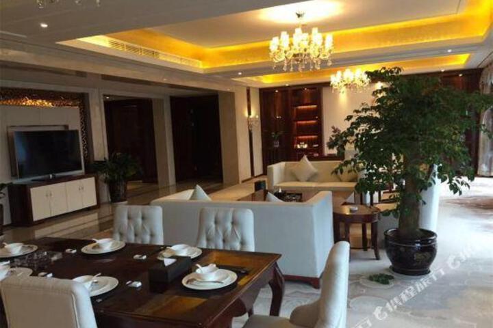 Evergreen Tongjiang Hotel