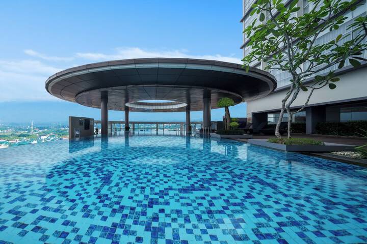 Pools & Facilities