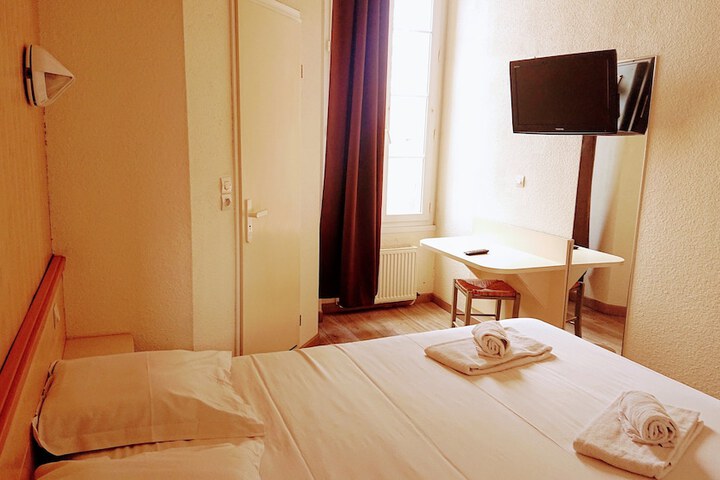 Room 15 of 36