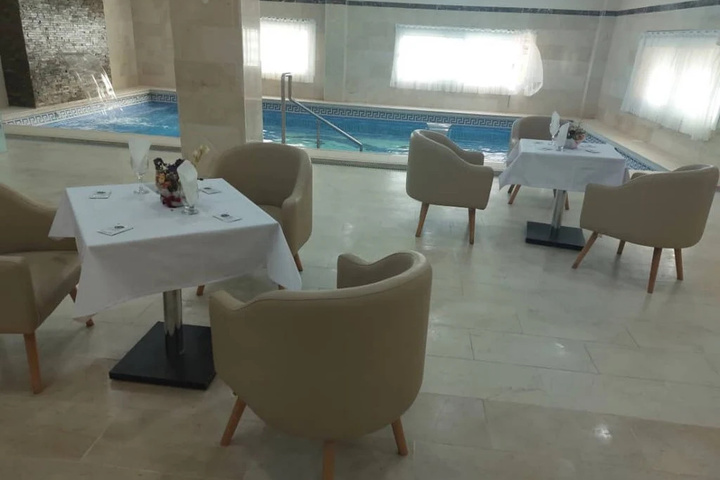 Dining 7 of 7
