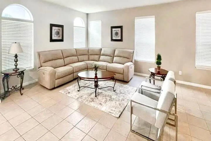Room 11 of 28