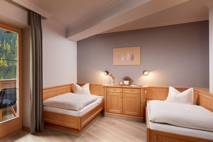 Room 30 of 127