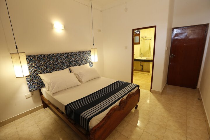 Room 13 of 22