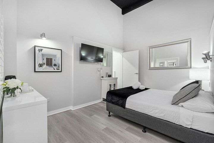 Room 9 of 29