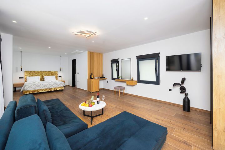Room 21 of 35