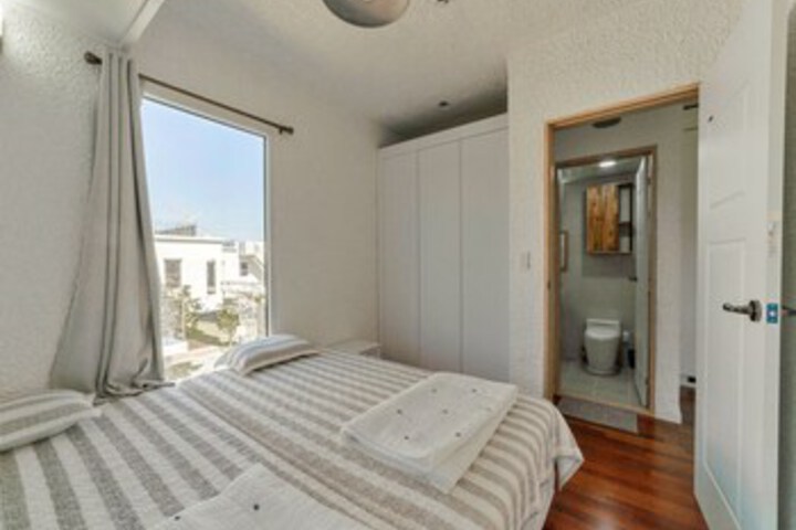 Room 102 of 130