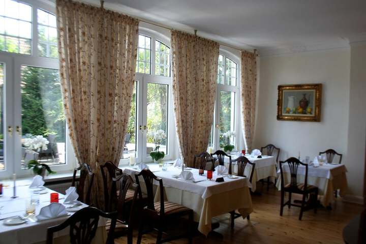 Dining 30 of 59