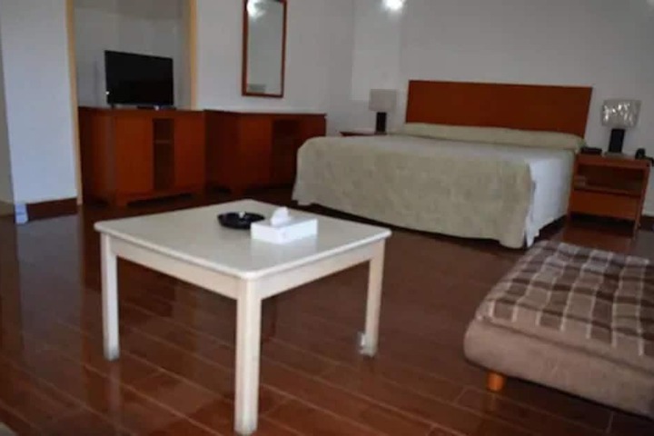 Room 3 of 43