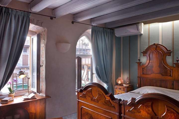 Room 5 of 27