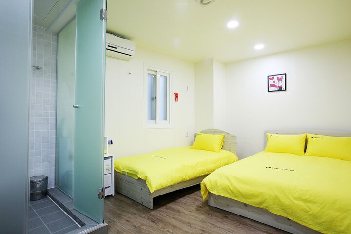 Room 7 of 33