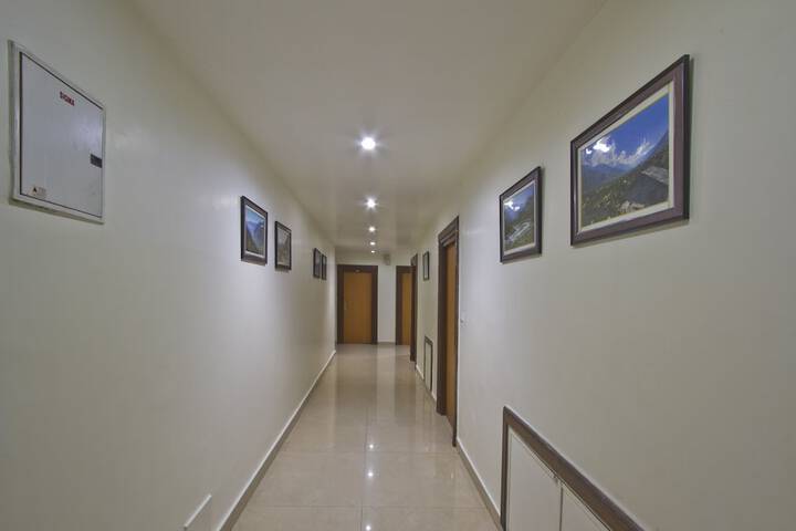 Ballroom/Hall 80 of 98