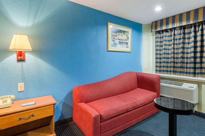 Room 8 of 29