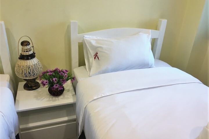 Room 10 of 65