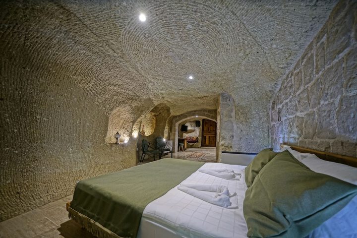 Room 18 of 90