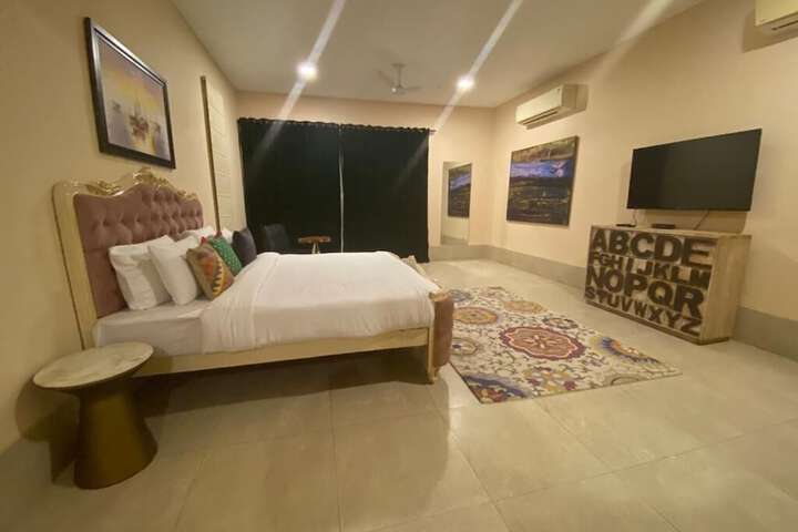 Room 46 of 132