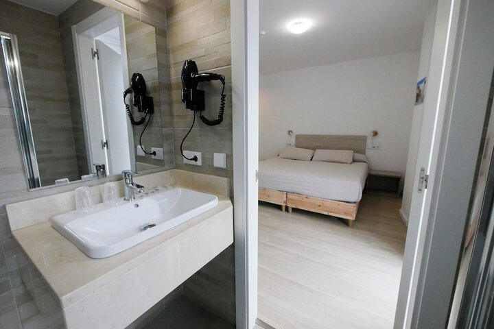 Room 7 of 13