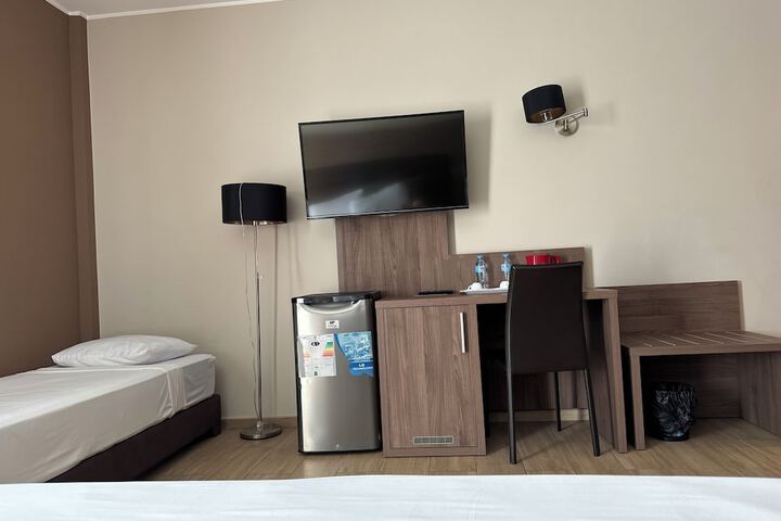 Room 11 of 35