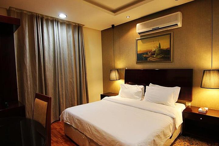 Room 1 of 7