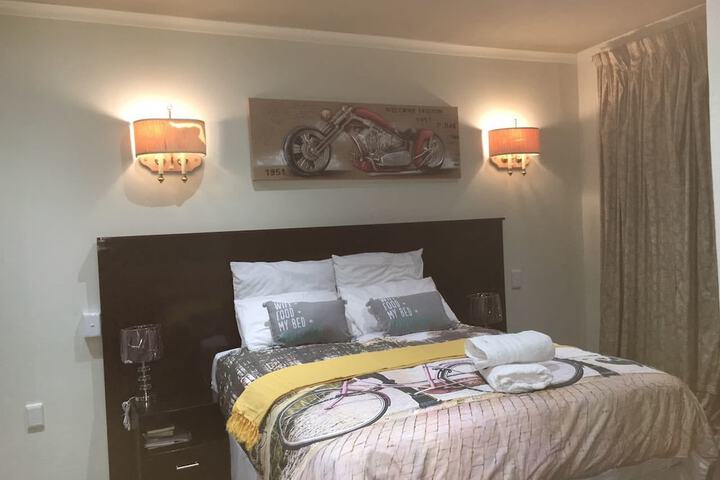 Room 11 of 18