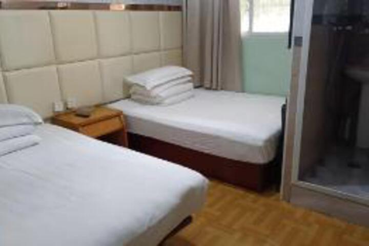 Room 8 of 10