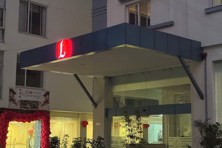Hotel 2 of 126