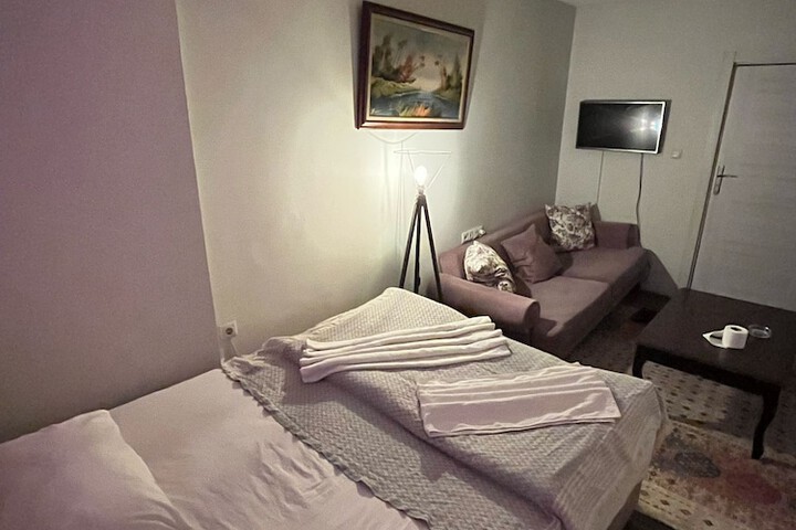 Room 2 of 6