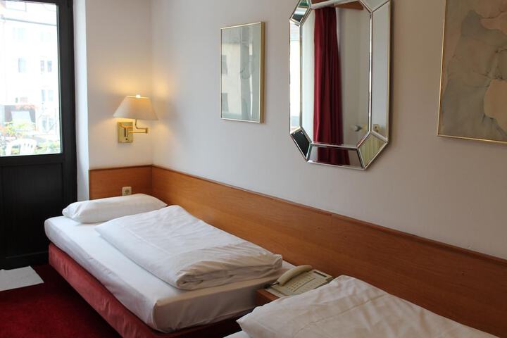 Room 17 of 54
